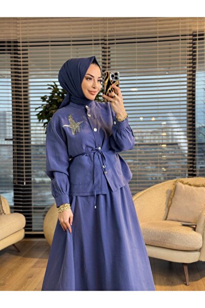 ALANURMODA 4443 Индиго костюм с бродирана птица на левата гърдя