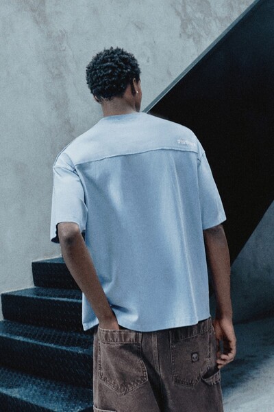 Pull & Bear Relaxed fit overlok dikişli tişört