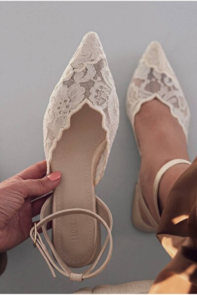 I Love Shoes حذاء جوفيل نسائي بكعب عالٍ من الدانتيل باللون البيج