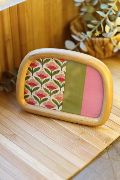zigzagdikiş patchwork kırkyama kumaş fonlu ahşap oval fotoğraf çerçevesi