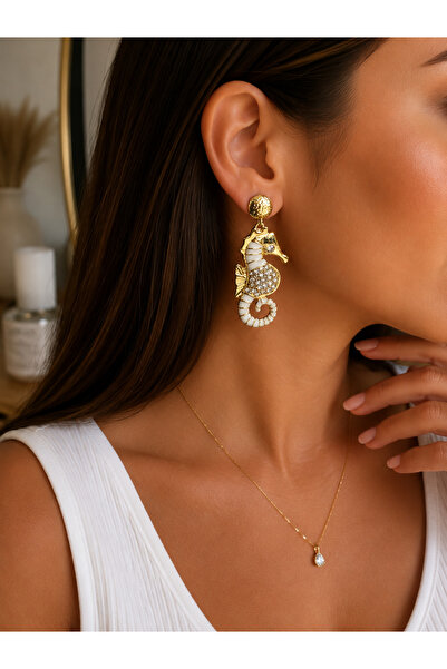ANKA JEWELLRY أقراط نسائية من الفولاذ بتفاصيل حصان البحر الأبيض |   تصميم بلو...