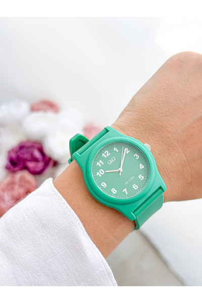 Q&Q Colorful 10 Atm Waterproof Unisex Wristwatch Green