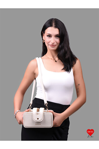 JARA Bag حقيبة كروس نسائية من بيرلين كريم |   تفاصيل ذهبية، أنيقة، راقية، وتح...