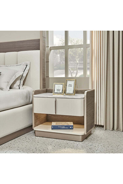 Roots Furniture طاولة جانبية للسرير باللون البني من Urban Oasis