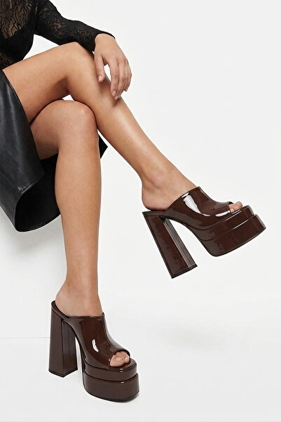 TrendyAnka Women's Bitter Brown Shiny Patent Leather Double Platform 15 cm He...
