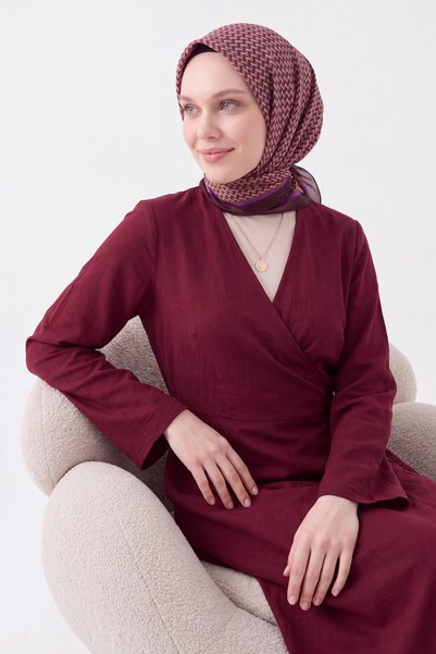 Silk Home وشاح أوليندا الحريري بنمط الهيرينغبون باللون الأرجواني الداكن