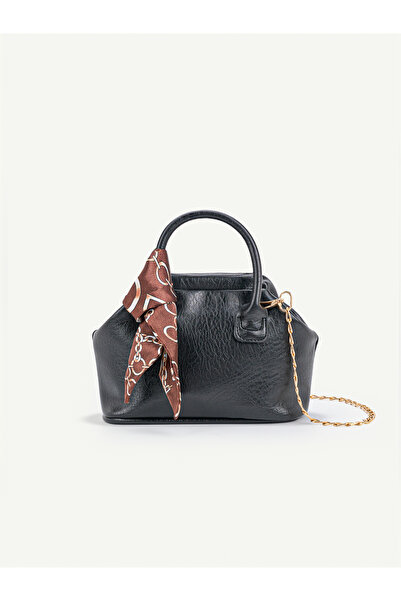 Beshora Holly Black Scholarship Chain Detailed Hand & Shoulder Bag
