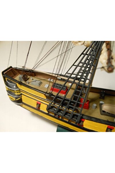 NO BRAND Model pentru asamblarea Navei Pirațe Black Falcon la scară 1:12