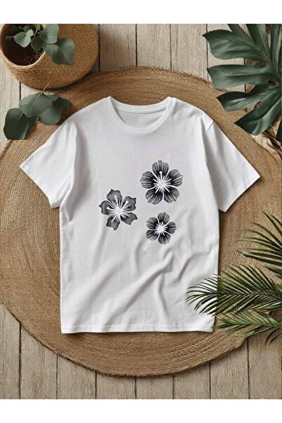 29CUN Women's T-Shirt: Casual Short-Sleeve Top Featuring A Retro Tropical Hib...