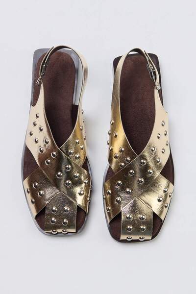 TRENDYOL SHOES Sandale de damă cu detalii Trok aurii TAKSS26SD00028