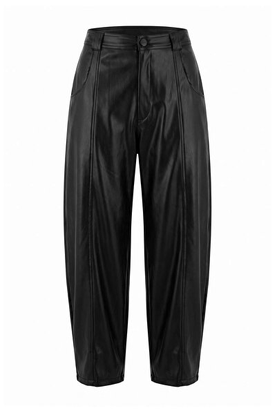 Trendyol Collection بنطلون محبوك من الجلد الصناعي ذو أرجل مستقيمة باللون الأس...