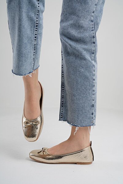 Beyond Γυναικείες δερμάτινες μπαλαρίνες σε χρυσοκίτρινο χρώμα με φιόγκο BYNDB...