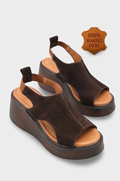 Capone Outfitters Γυναικεία σανδάλια Brena από γνήσιο σουέντ με χιαστί λουράκ...