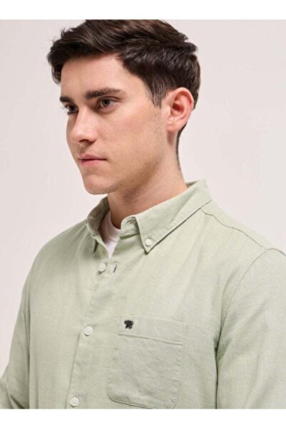 The Bear House Men's Pista green Solid Slim Fit Casual Shirt for Every Occasion