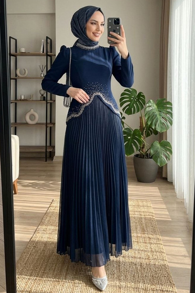 N.S NEVA STYLE فستان سهرة إسلامي باللون الأزرق الداكن مع تفاصيل من الخرز 54361L
