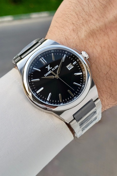 Daniel Klein Gray Black Color Calendar Men's Wristwatch Same as the One in th...