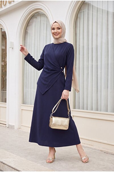 Modamorfo Crossed Allerli Buckle Round Neck Imported Crepe Dress -Laci