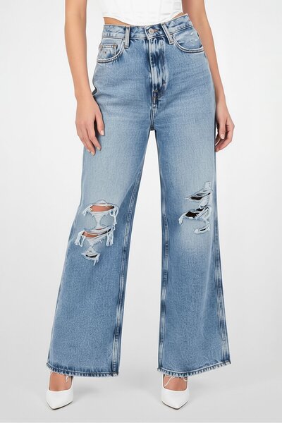 Tommy Jeans بنطلون جينز نسائي واسع الساق بقصة عادية وخياطة داخلية مغسولة، أزر...