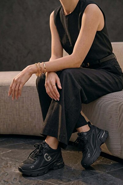 Guja حذاء رياضي نسائي من JESSICA IMPORTED SPECIAL SERIES باللون الأسود