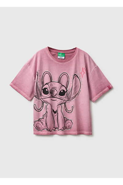 United Colors of Benetton تي شيرت بناتي وردي اللون مطبوع عليه Lilo&Stitch بأك...
