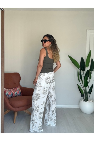 Rozella Butik بنطلون كتان بنسيج محبب بلون إكرو مع طباعة زهور كاكي