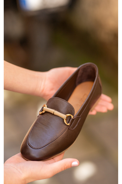 EREN SHOES BAG حذاء روزي نسائي مسطح من الجلد الطبيعي باللون البني مع إبزيم نا...