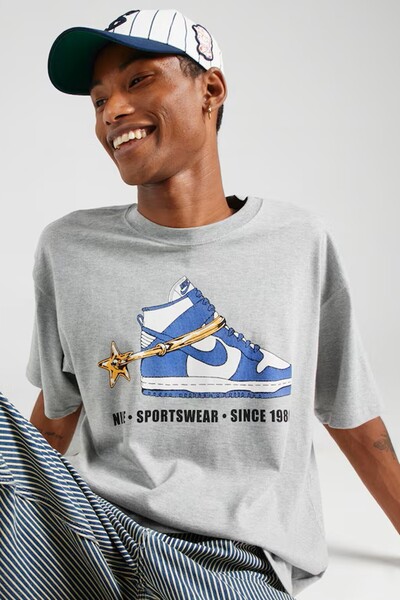 Nike Îmbrăcăminte sportivă M90 Tricou Vintage Stirrup cu croială lejeră, impr...