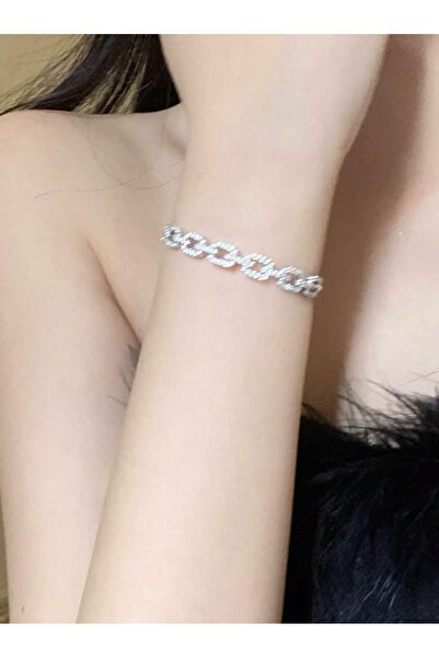 VEYA ✨ سوار نسائي أنيق مزين بزركون مكعّبي – لمسة فاخرة لإطلالتك