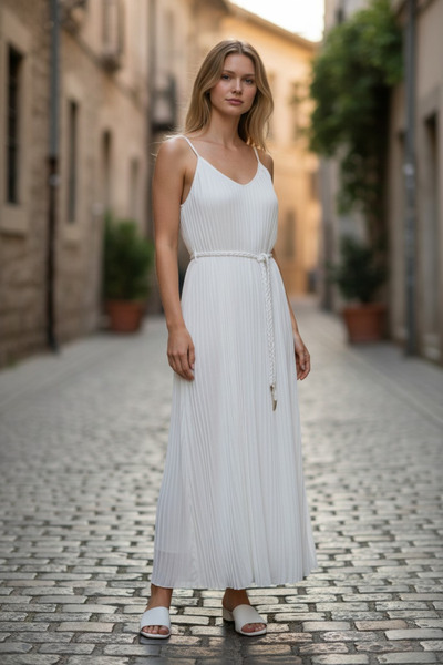 Shiny Boutique BEYAZ PİLİSELİ ASKILI KUŞAKLI ASTARLI MAXİ ELBİSE