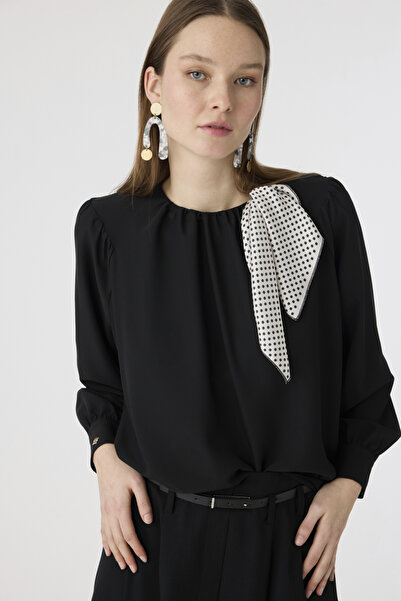 Zühre Polka Dot Scarf and Pleated Detailed Black Blouse 0142