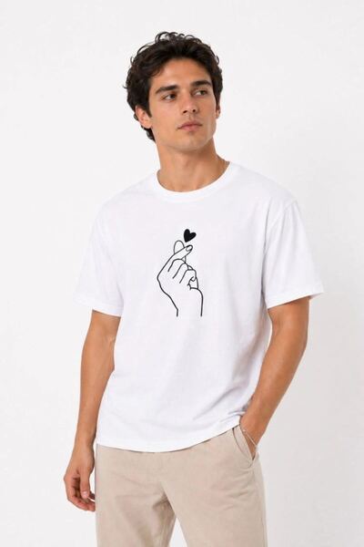 Mariposa Secret Men's Korean Finger Heart Love Themed Minimal Printed T-Shirt...