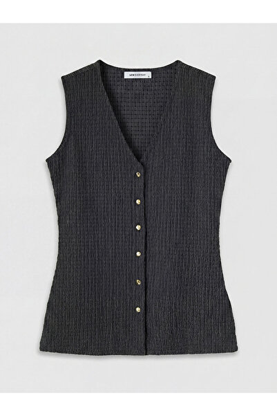 LC Waikiki New Season from Güli̇s Gi̇yi̇m Black V-Neck Buttoned Women's Under...
