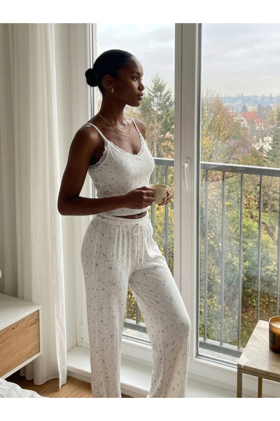 KİM Kİ O Kadın Beyaz Dantelli Fitilli 3'lü Ev Giyimi Pijama Seti Büstiyer Şort Ve Pantolon Takım