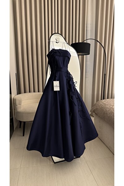 Nareen Fashion فستان كحلي فاخر بتصميم ملكي يجمع بين الهيبة والرقي ✨