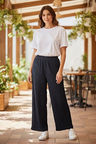 GÖMLEK GALERİSİ Women's Comfortable Cut Jacquard Self-Patterned Standard Size...