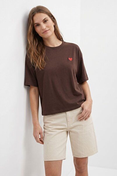 Rays Tricou cu guler rotund brodat cu inimă maro 6218