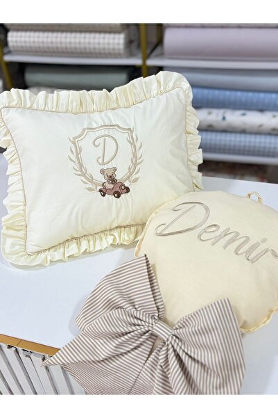GAYE EV TEKSTİLİ İsim Nakışlı Bebek Yastık Kılıfı 35x45 cm – Kapı Süsü Kişiye...