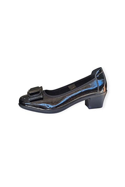 PASS Collection Elegant women's shoes made of leather with low black patent h...