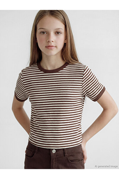 LC Waikiki Trendlucky Girls' T-Shirt with Oval Collar and Glittering Stripes