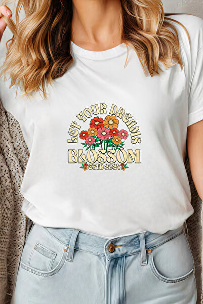 Sarah's Boutique Women's T-shirt – 100% cotton – Blossom Dreams