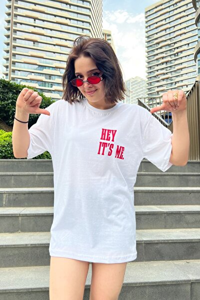 LOTS MODA Υπερμεγέθες μπλουζάκι με στάμπα  "Hey It's Me " σε μαύρο χρώμα