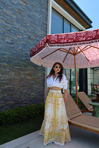 Özge Özgenç تنورة منقوشة على طراز الشال