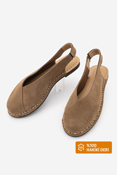 Marjin Kadın Önü Kapalı Dikiş Detaylı Lastikli Günlük Sandalet Dorlin Camel Süet