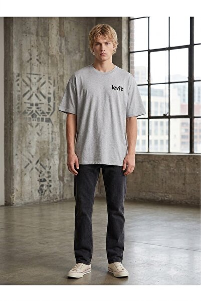 Levi's تي شيرت رجالي ذو ياقة دائرية باللون الرمادي من Graphic Crewneck