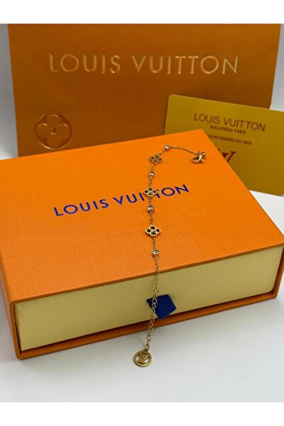 Generic Double V Logo Bracelet – Feminine Boldness with Italian Signature