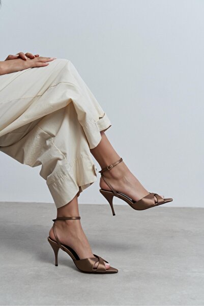 NİŞANTAŞI SHOES Γυναικεία παπούτσια με λεπτό τακούνι Monica Brown Satin με λε...