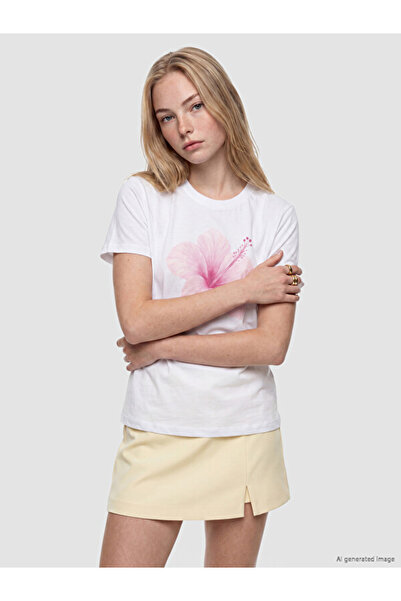 LC Waikiki Esvab • Modern & Distinctive Printed 100% Cotton Women's T-Shirt