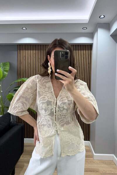 Banu Angay Serena Pullu Örme Dantel Hırka Bej