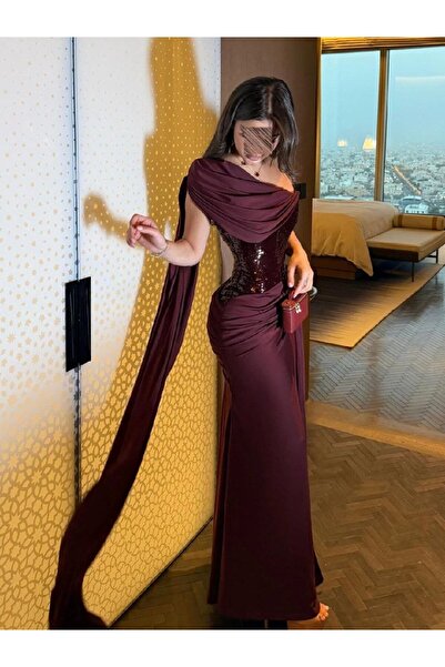 Model Leyna Radiate Elegance and Charm in This Maroon Dress