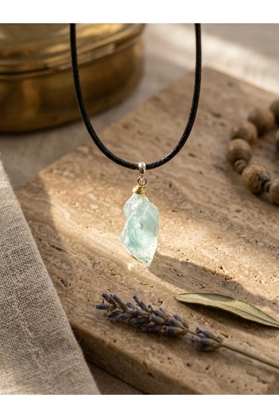 Meneva Aksesuar Raw Cut Aquamarine Natural Stone Leather Cord Necklace